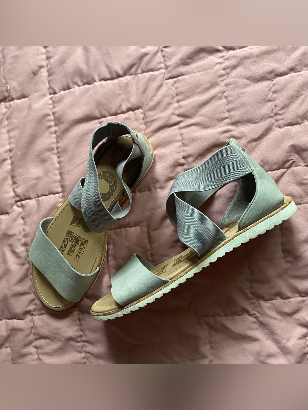 Sorel Gray Leather with Elastic-Strap Flat Sandals size 8